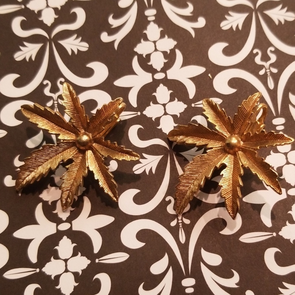Vintage Leaf Clipon Earrings